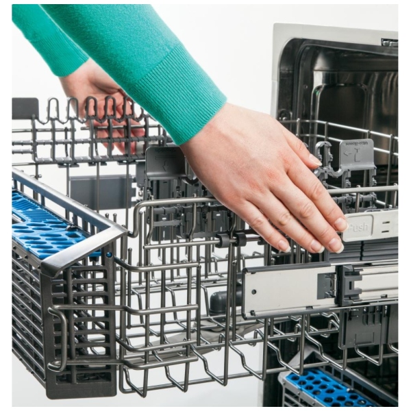 white quartz countertops in bathroom