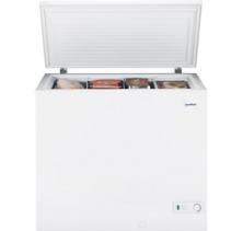 Moffat MCM7SUWW Chest Freezer, 37 in, 7.0 cu.ft, with Adjustable Temperature Control, Defrost Drain and Foam insulated cabinet and lid for better energy efficiency and performance