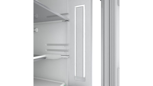 LED light: keeps the contents of your fridge in the spotlight.