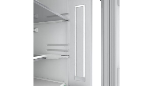 LED light: keeps the contents of your fridge in the spotlight. - B11CB81SSS