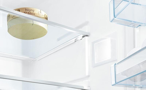 LED light: keeps the contents of your fridge in the spotlight. - B21CT80SNB LED light: keeps the contents of your fridge in the spotlight. - B21CT80SNB