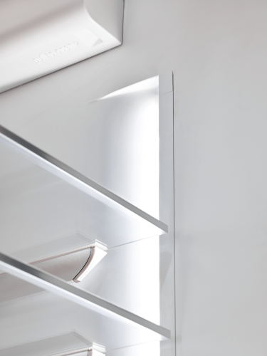 Keep your groceries in perfect view. - B30IR905SP Keep your groceries in perfect view. - B30IR905SP