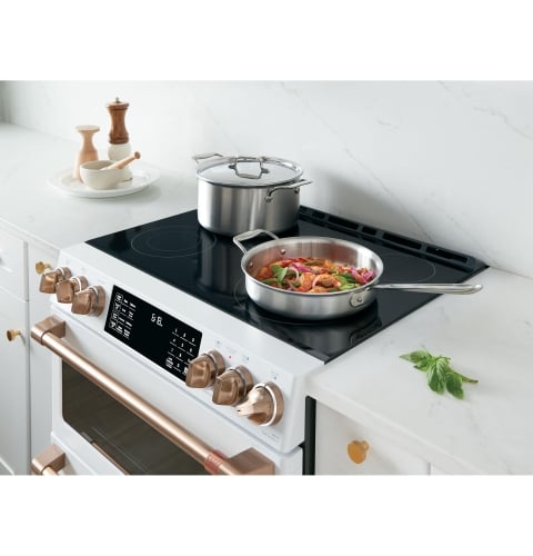 La surface en verre sans joint simplifie et fluidifie la cuisson - CCES750P2MS1