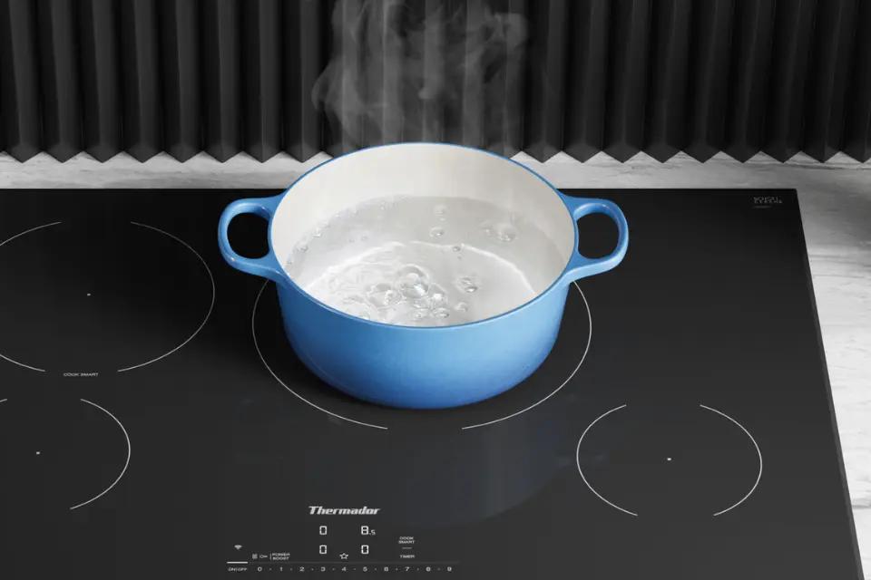 11" Heating Zone accommodates large cookware