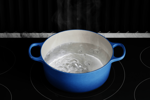 PowerBoost&reg; heats up pots or boils water quicker - CIT304YB