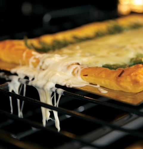 Self-clean, heavy-duty oven racks - CBC980STSS