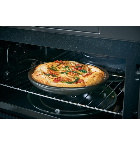 A microwave that's as versatile as you are - CVM517P4RW2