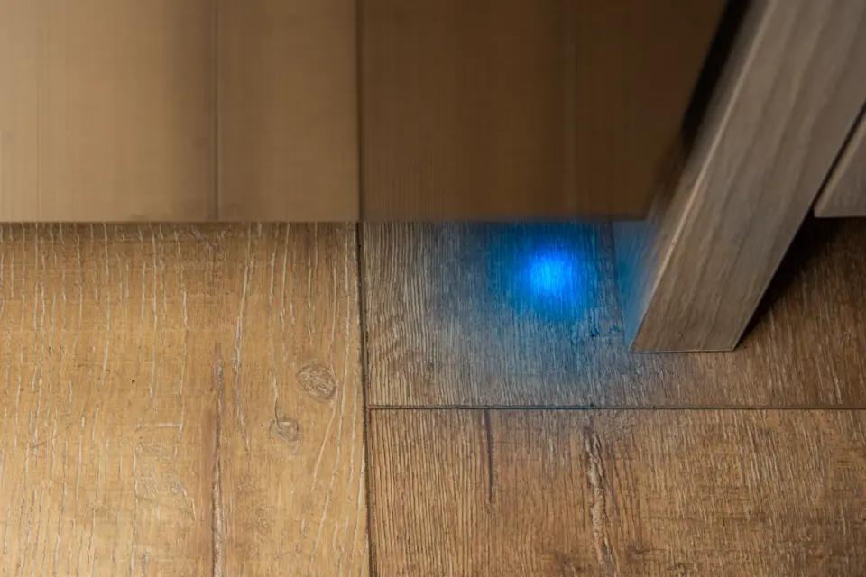Blue PowerBeam&reg; indicates when appliance is in use - DWHD560CFM