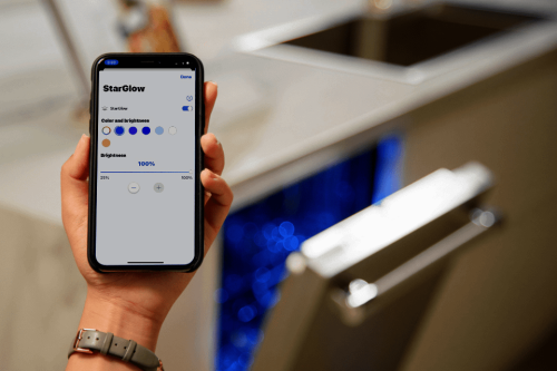 Sapphire Glow™ illumine une lumière bleue brillante