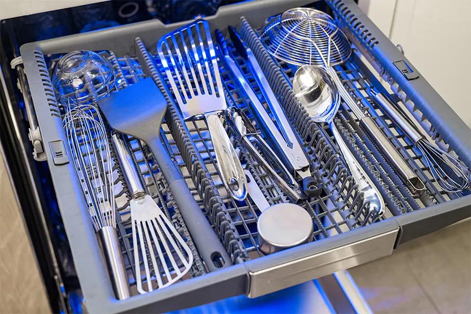 Spacious Adjustable Chef s Tool Drawer - DWHD760CFP Spacious Adjustable Chef s Tool Drawer - DWHD760CFP