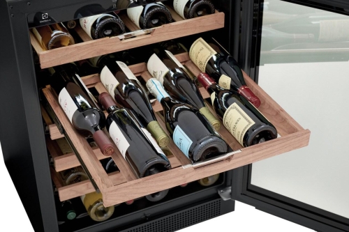 优质宽板胡桃木搁架 Premium Wide-Slat Walnut Shelving