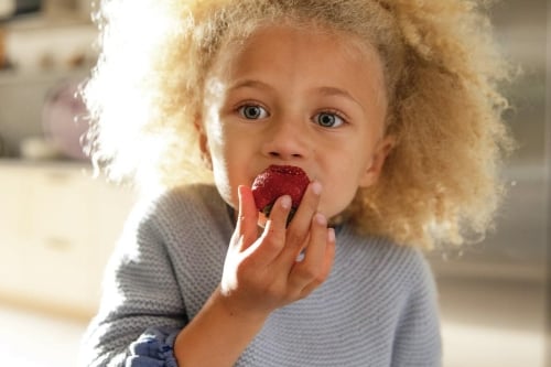 StainTreat&trade; option gently and effectively removes stains - ELFW7437AW
