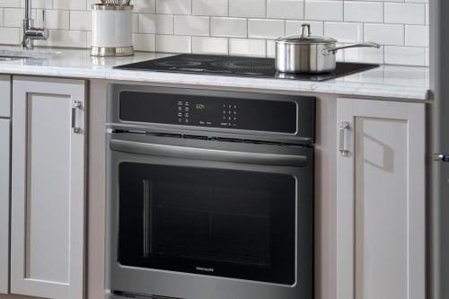 Approuvé par rapport aux fours muraux électriques Frigidaire®