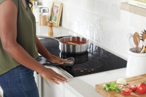 Easy-to-Clean Cooktop Easy-to-Clean Cooktop