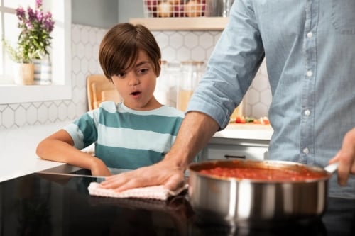 Easy-to-Clean Cooktop - GCFI306CBF