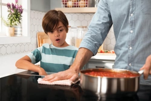 Easy-to-Clean Cooktop Surface - GCFI307CBF