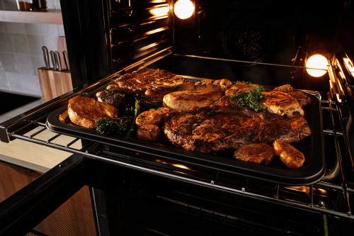 Grill inside with the Broil mode - HBL87M53UC