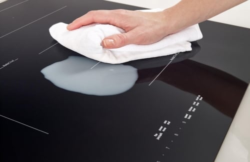 Easy to clean glass surface - HIS8655C