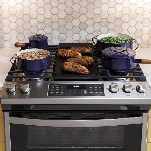 Edge-to-edge cooktop