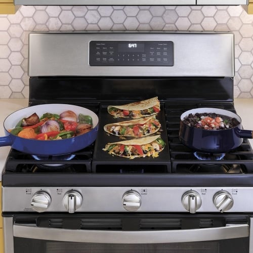 Edge-to-edge cooktop