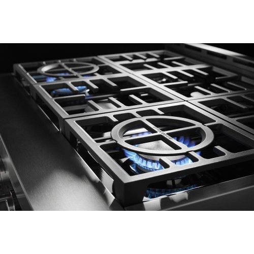 Two 20,000 BTU Ultra Power™ Dual-Flame Burners