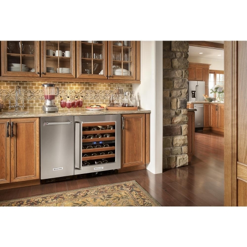 Fully Flush Installation with Articulating Hinge - KUIX335HPS