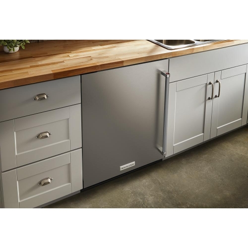 Fully Flush Installation with Hidden Hinges - KURL114KSB