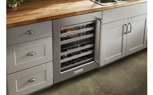 采用隐藏式铰链进行完全齐平安装,呈现内置外观 Fully Flush Installation with Hidden Hinges for a built-in look