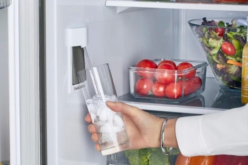 Access Fresh Filtered Water Single-Handedly - LRFLC2706D
