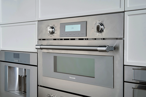 Bold design with stainless steel control knobs - MC30WP