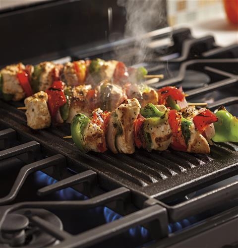 Extra-large, integrated reversible cast iron grill/griddle - PCGB911EEJES Extra-large, integrated reversible cast iron grill/griddle - PCGB911EEJES