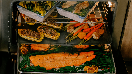 Large Oven boasts 5.7 cubic feet
