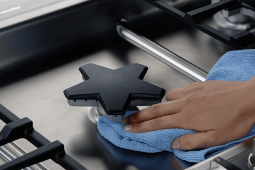 QuickClean Base&reg; allows for easy cleaning - SGSP305TS