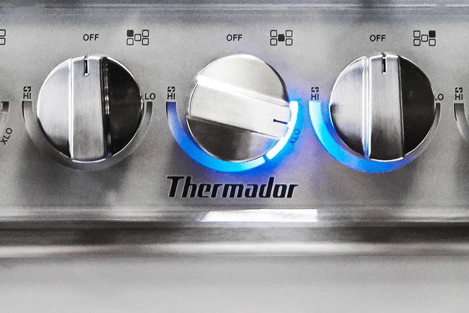 Illuminate knobs with a ring of light when in use