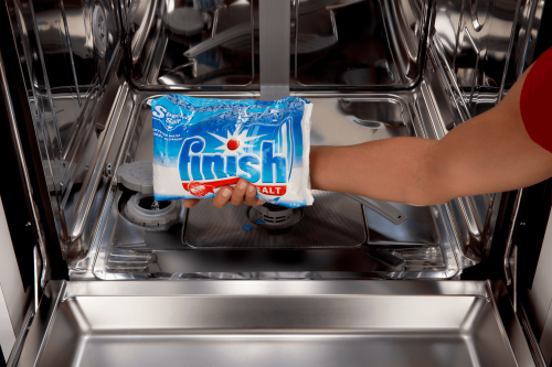 Water Softener provides spot-free dishes - SHX78CC5UC