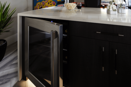 Door open alarm ensures your items stay cold.