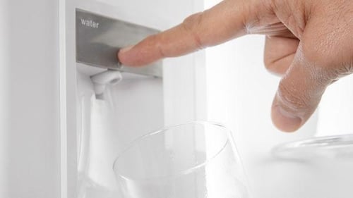 Distributeur d&#39;eau interne avec filtre à eau UltraClarityPro