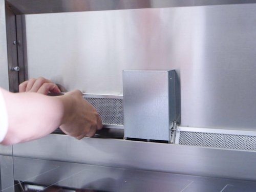 Easy-to-remove, dishwasher-safe filters - UCVP36RS