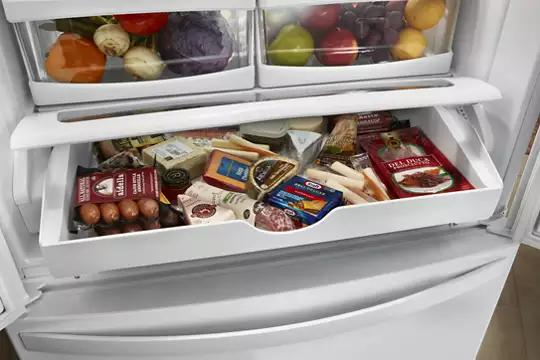 Full-Width, Temperature-Controlled Drawer Full-Width, Temperature-Controlled Drawer