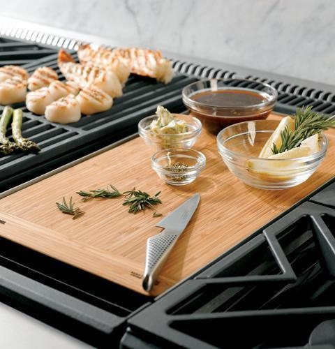 A bamboo cutting board - ZDP484NGPSS