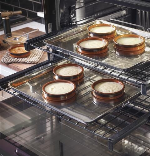 Exclusive self-clean, (2 full-extension, 1 regular) oven racks - ZET2SHSS